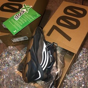Yeezy Boost 700 V2 Geode (Size 7)